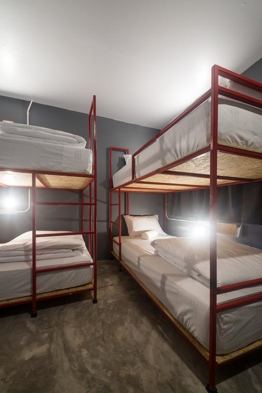 Bed Hostel Phuket Værelse billede