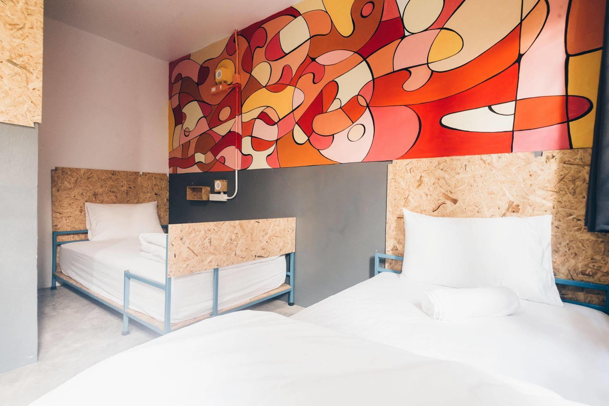 Bed Hostel Phuket Eksteriør billede